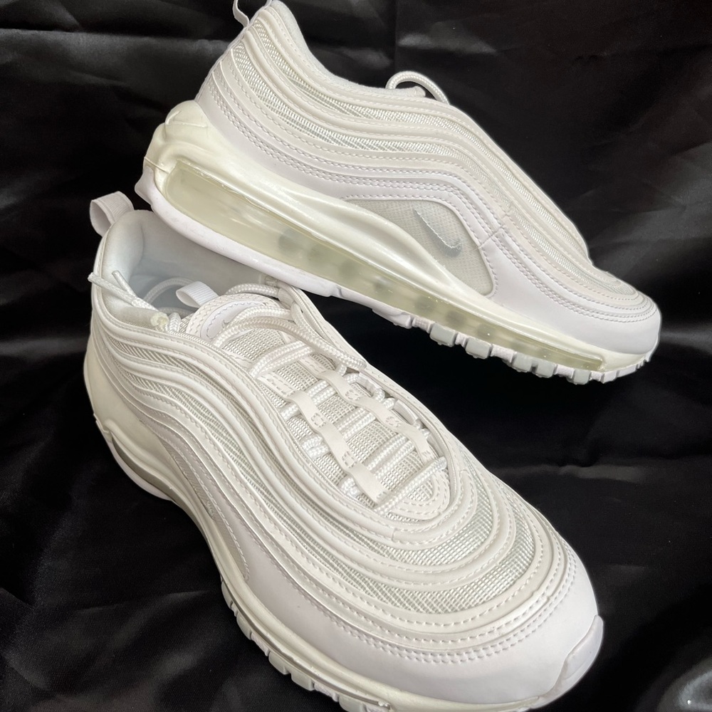 BRAND NEW NEVER WORN Nike Air Max 97!